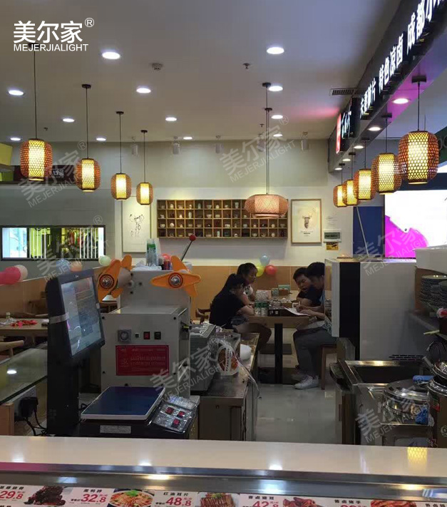 佛山百膳珍小吃店使用了美爾家藤藝燈